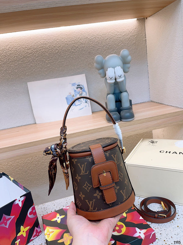 blara bags - Louis Vuittons  - 14931