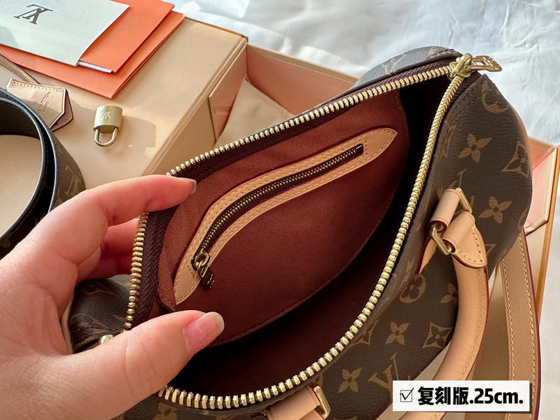 blara bags - Louis Vuittons  - 14933