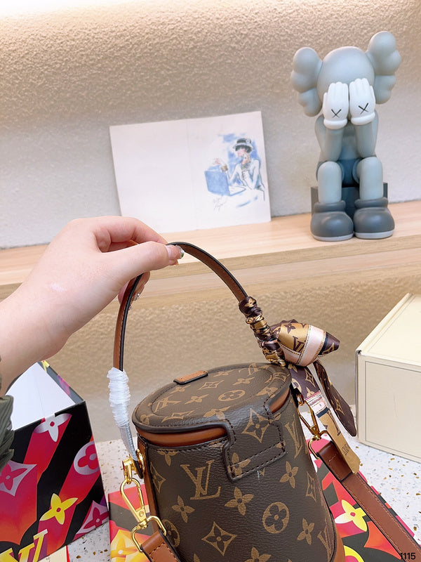 blara bags - Louis Vuittons  - 14931