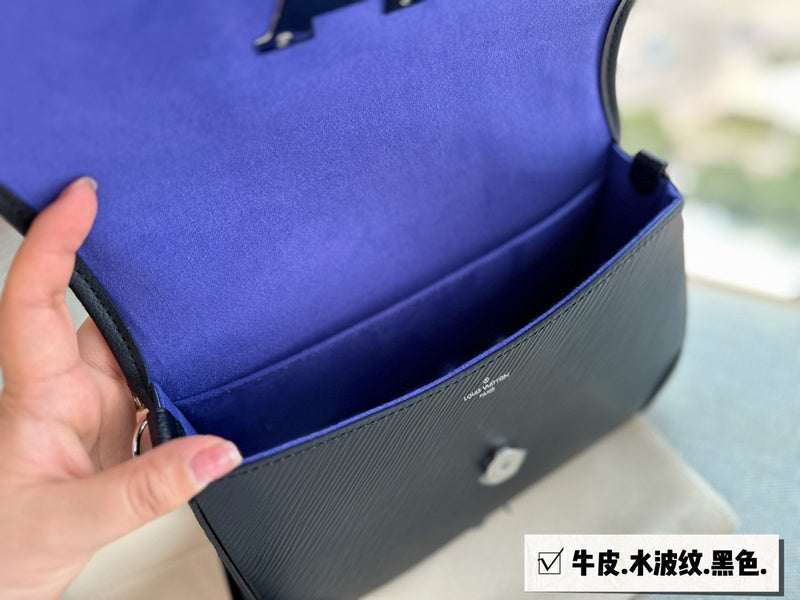 blara bags - Louis Vuittons  - 14934