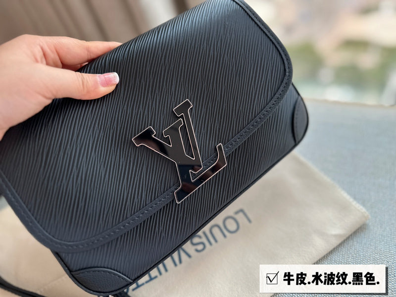 blara bags - Louis Vuittons  - 14934