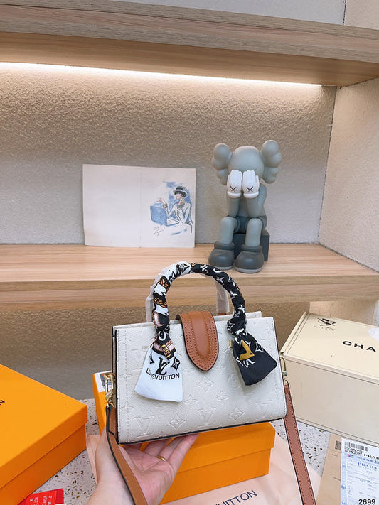 blara bags - Louis Vuittons  - 14906