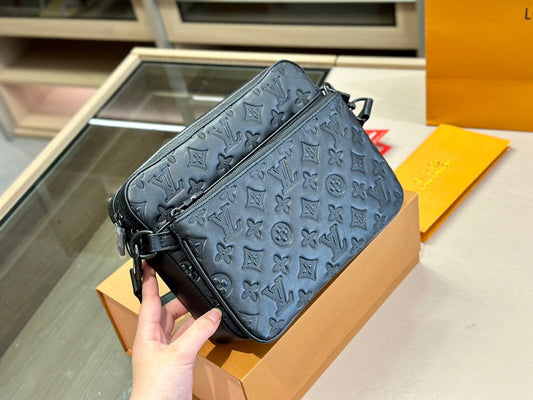 blara bags - Louis Vuittons  - 14920