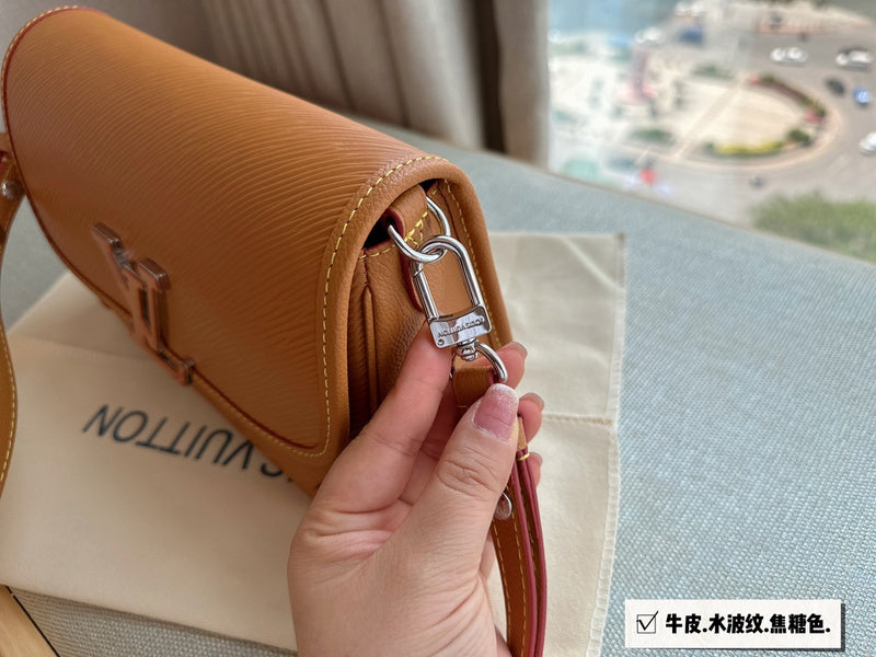 blara bags - Louis Vuittons  - 14935