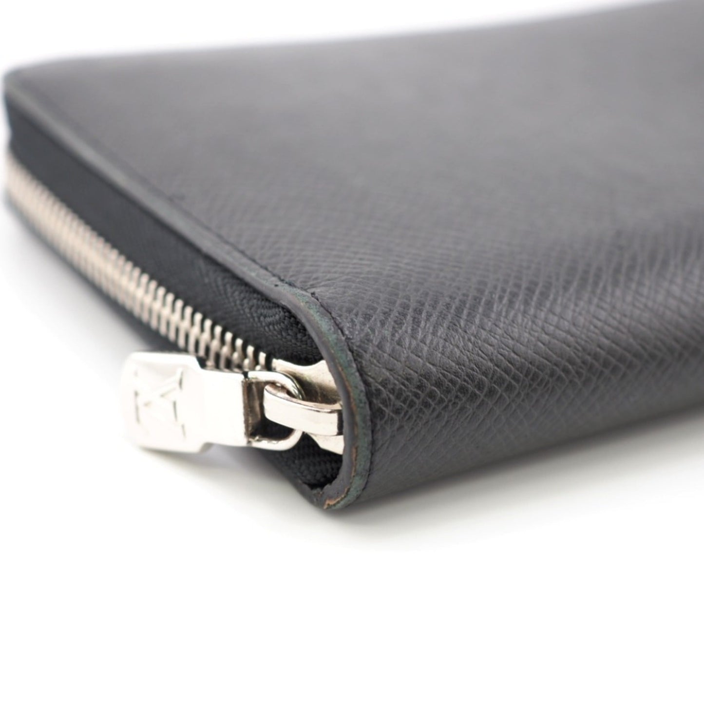 LOUIS VUITTON M30056 Zippy Organizer Taiga Long Wallet Black Men's