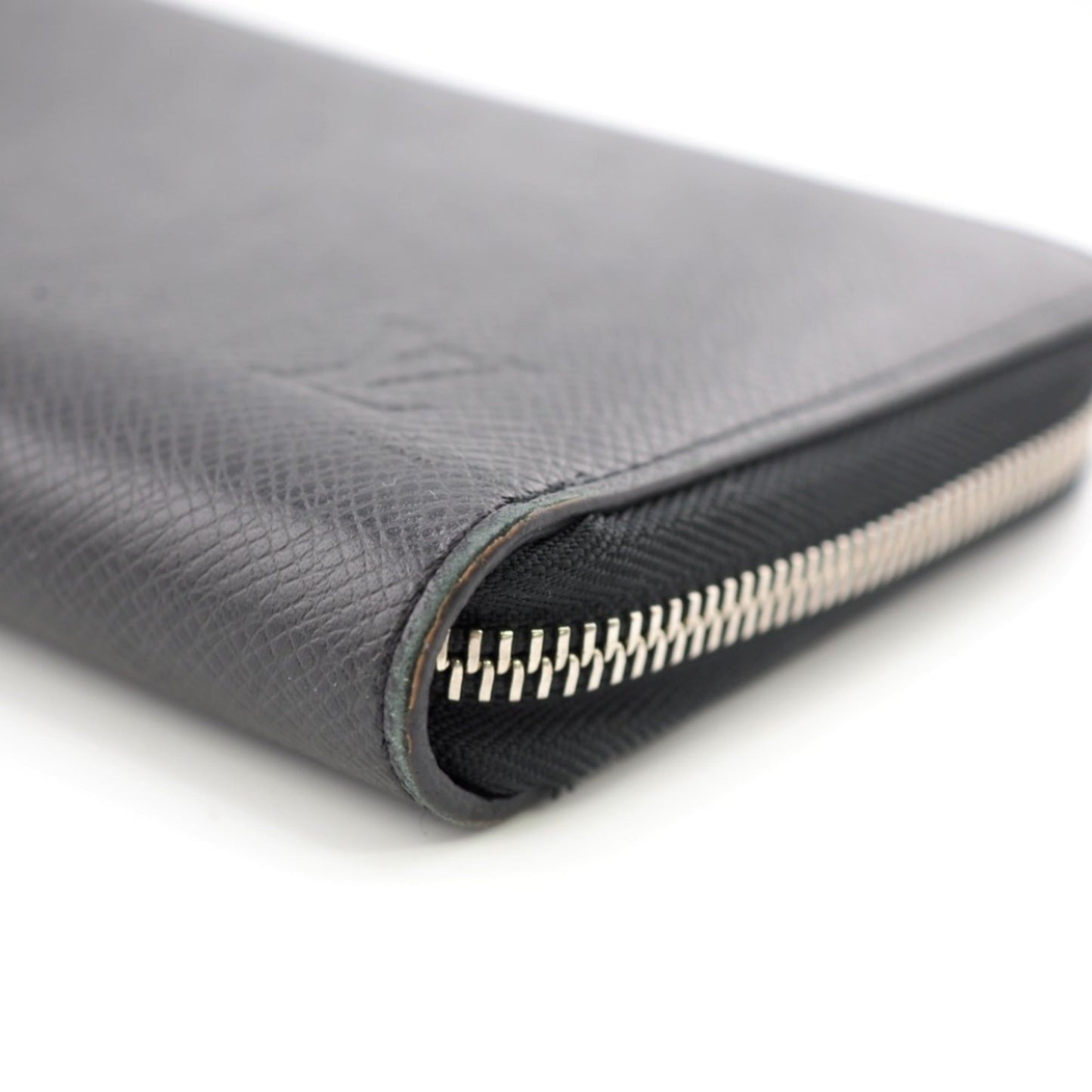 LOUIS VUITTON M30056 Zippy Organizer Taiga Long Wallet Black Men's