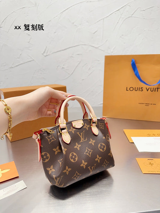 blara bags - Louis Vuittons  - 14918