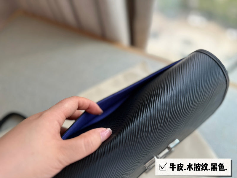 blara bags - Louis Vuittons  - 14934