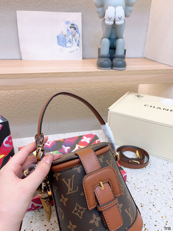 blara bags - Louis Vuittons  - 14931