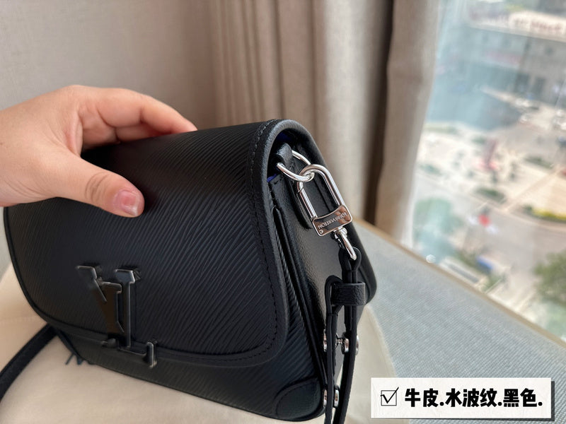 blara bags - Louis Vuittons  - 14934