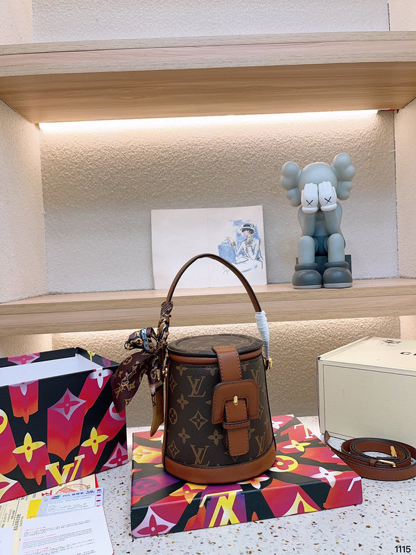 blara bags - Louis Vuittons  - 14931