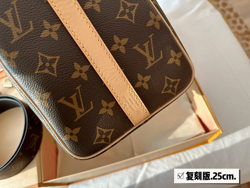 blara bags - Louis Vuittons  - 14933