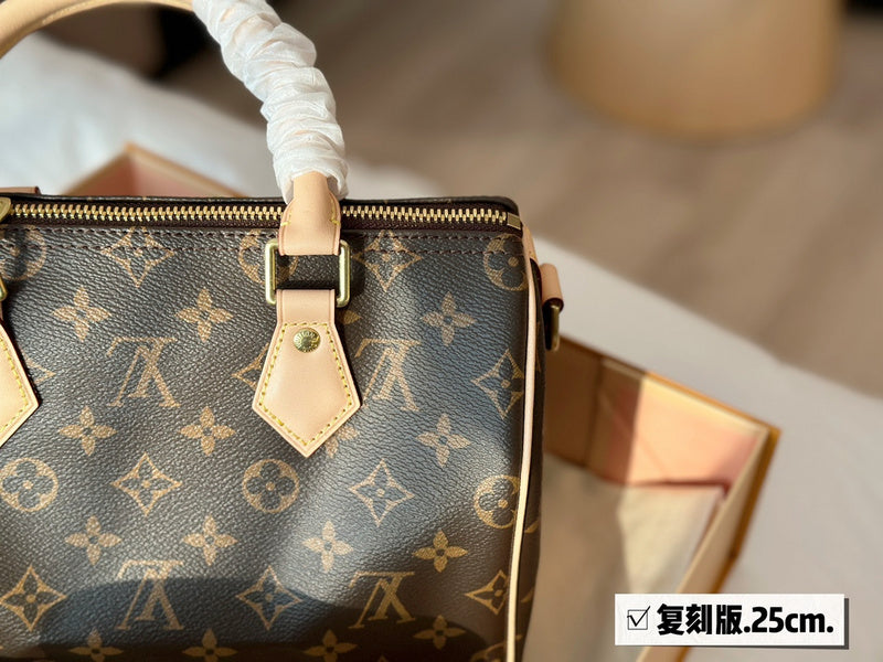 blara bags - Louis Vuittons  - 14933