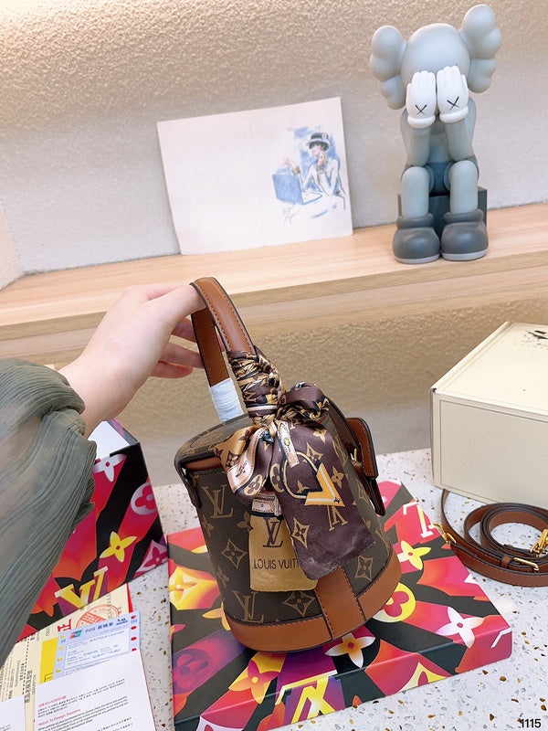 blara bags - Louis Vuittons  - 14931