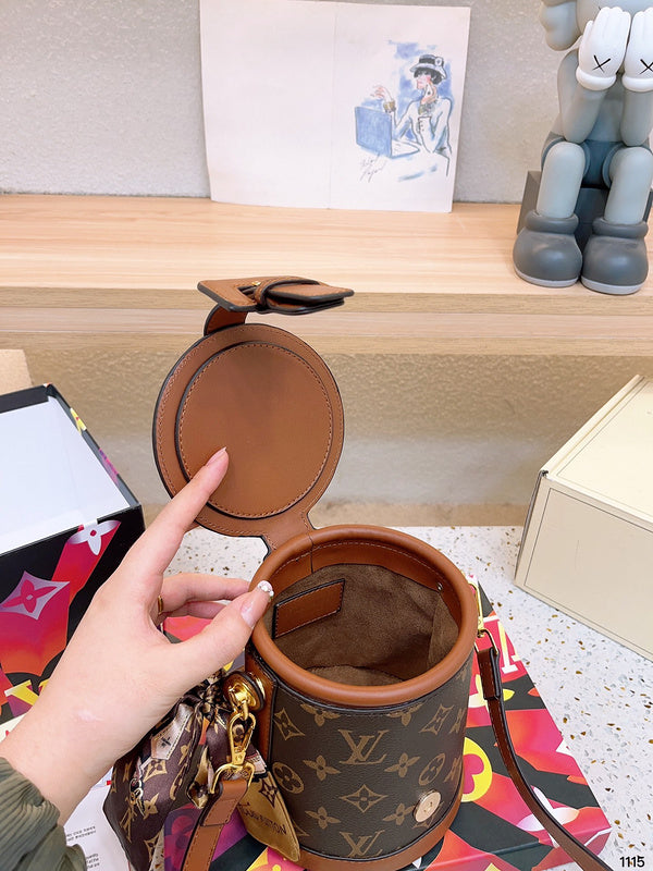 blara bags - Louis Vuittons  - 14931