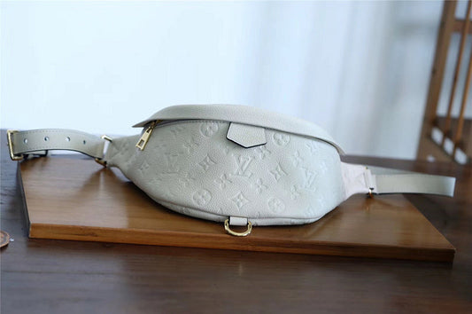 blara bags - Louis Vuittons  - 10350