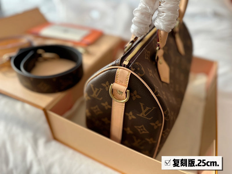 blara bags - Louis Vuittons  - 14933