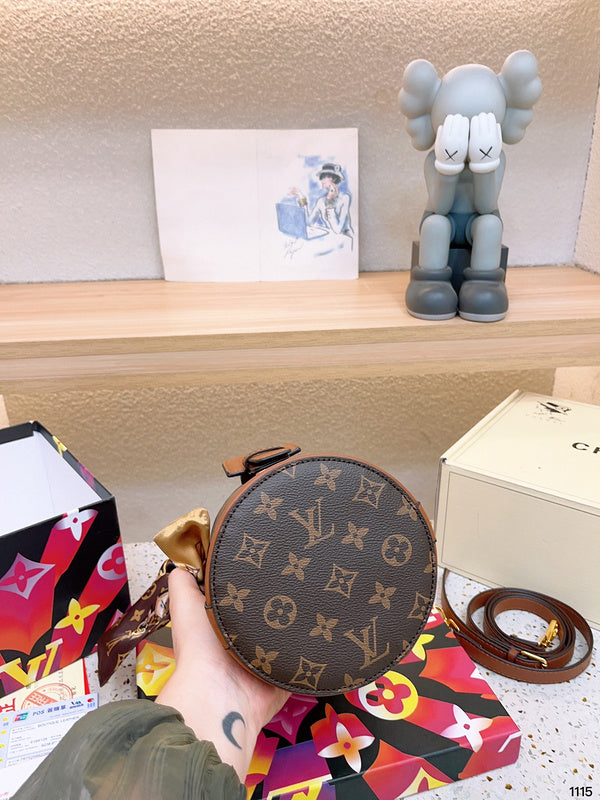 blara bags - Louis Vuittons  - 14931