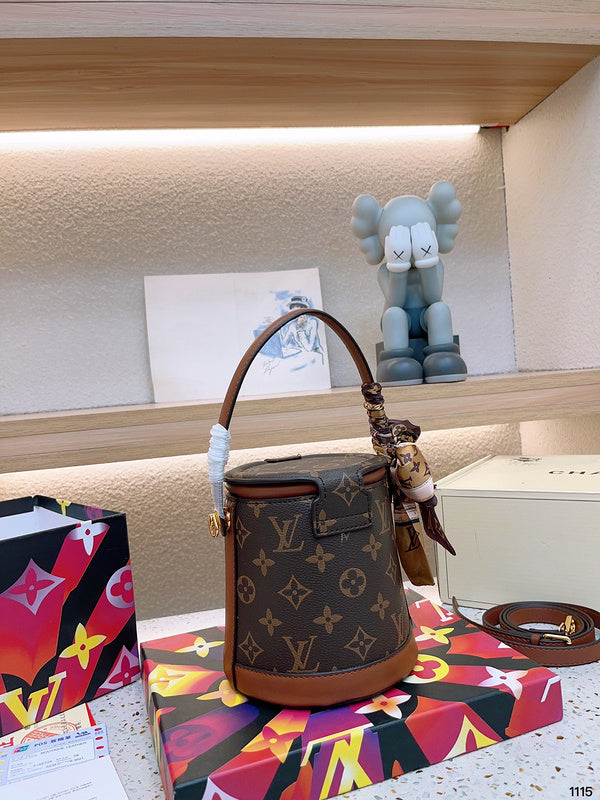 blara bags - Louis Vuittons  - 14931