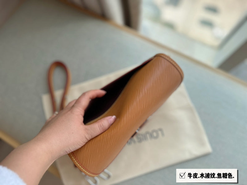 blara bags - Louis Vuittons  - 14935