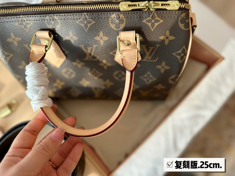 blara bags - Louis Vuittons  - 14933