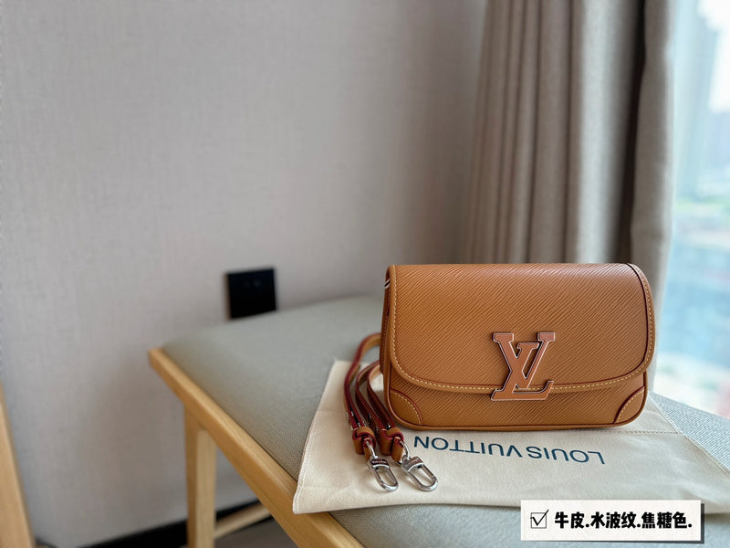 blara bags - Louis Vuittons  - 14935