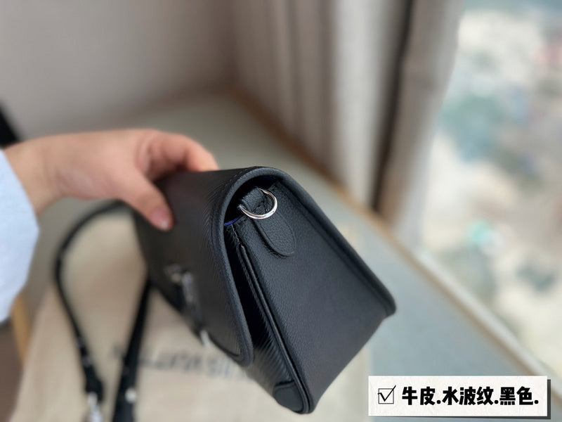 blara bags - Louis Vuittons  - 14934