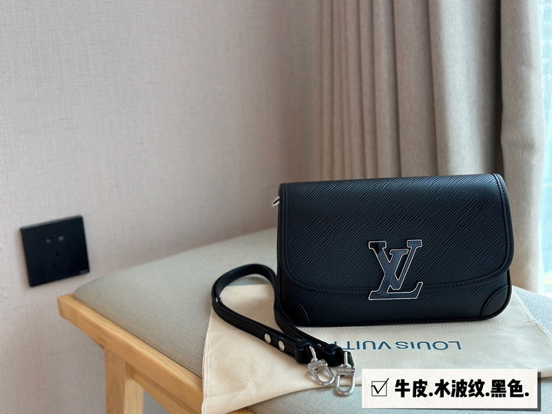 blara bags - Louis Vuittons  - 14934