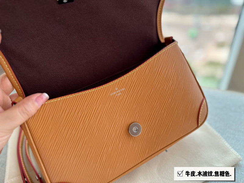 blara bags - Louis Vuittons  - 14935