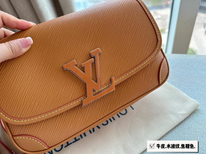 blara bags - Louis Vuittons  - 14935