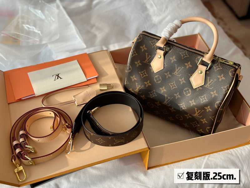 blara bags - Louis Vuittons  - 14933