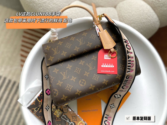 blara bags - Louis Vuittons  - 14915