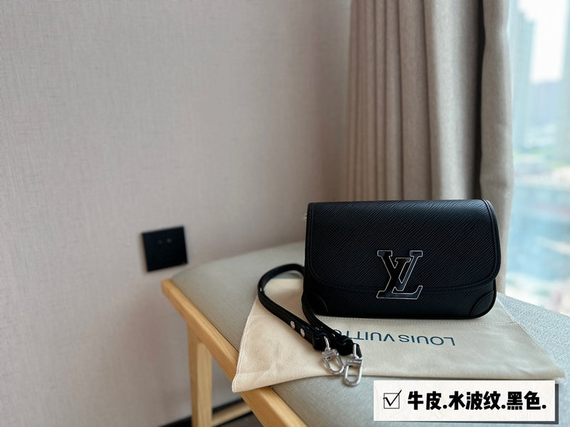 blara bags - Louis Vuittons  - 14934